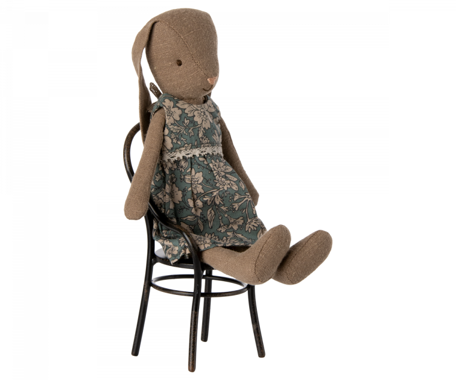 Stuffed animals positioned in a child&