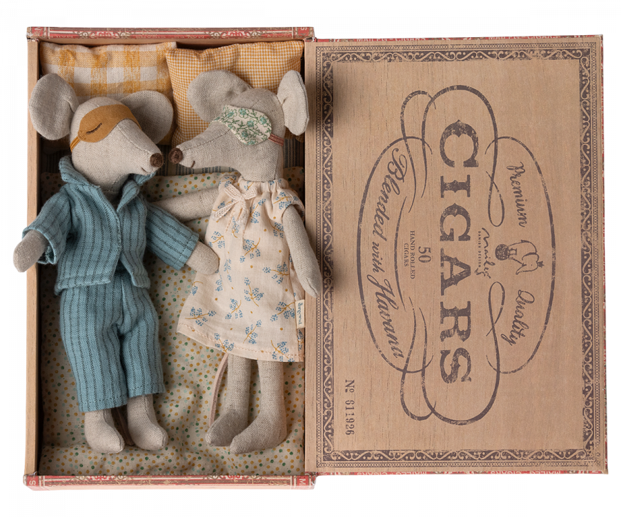 Mum and Dad Mice in Cigarbox