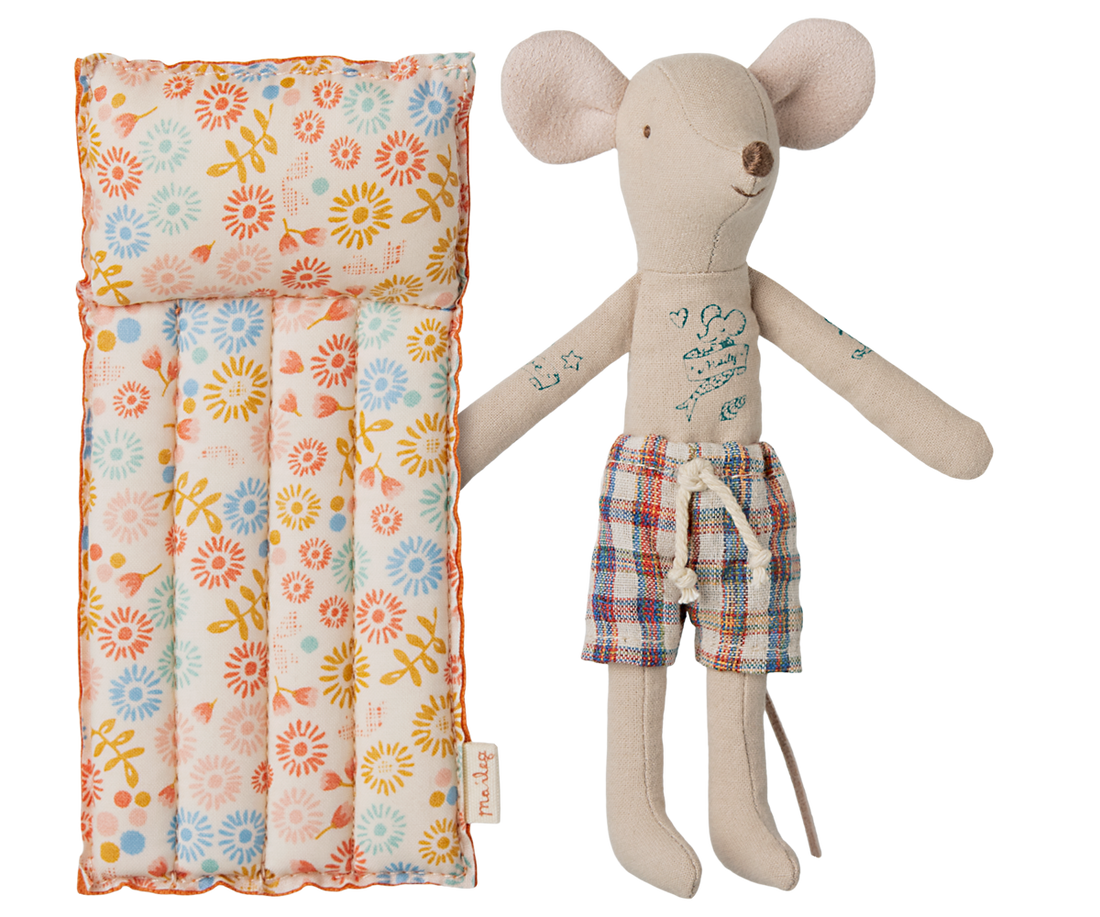 Dad Beach Mouse with a flower air mattress by Maileg.