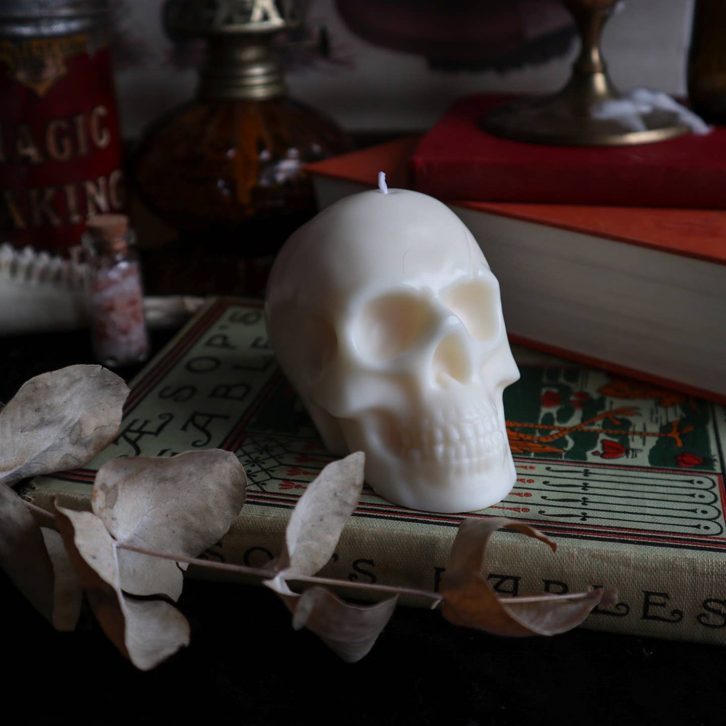 Cream skull shaped candle. 