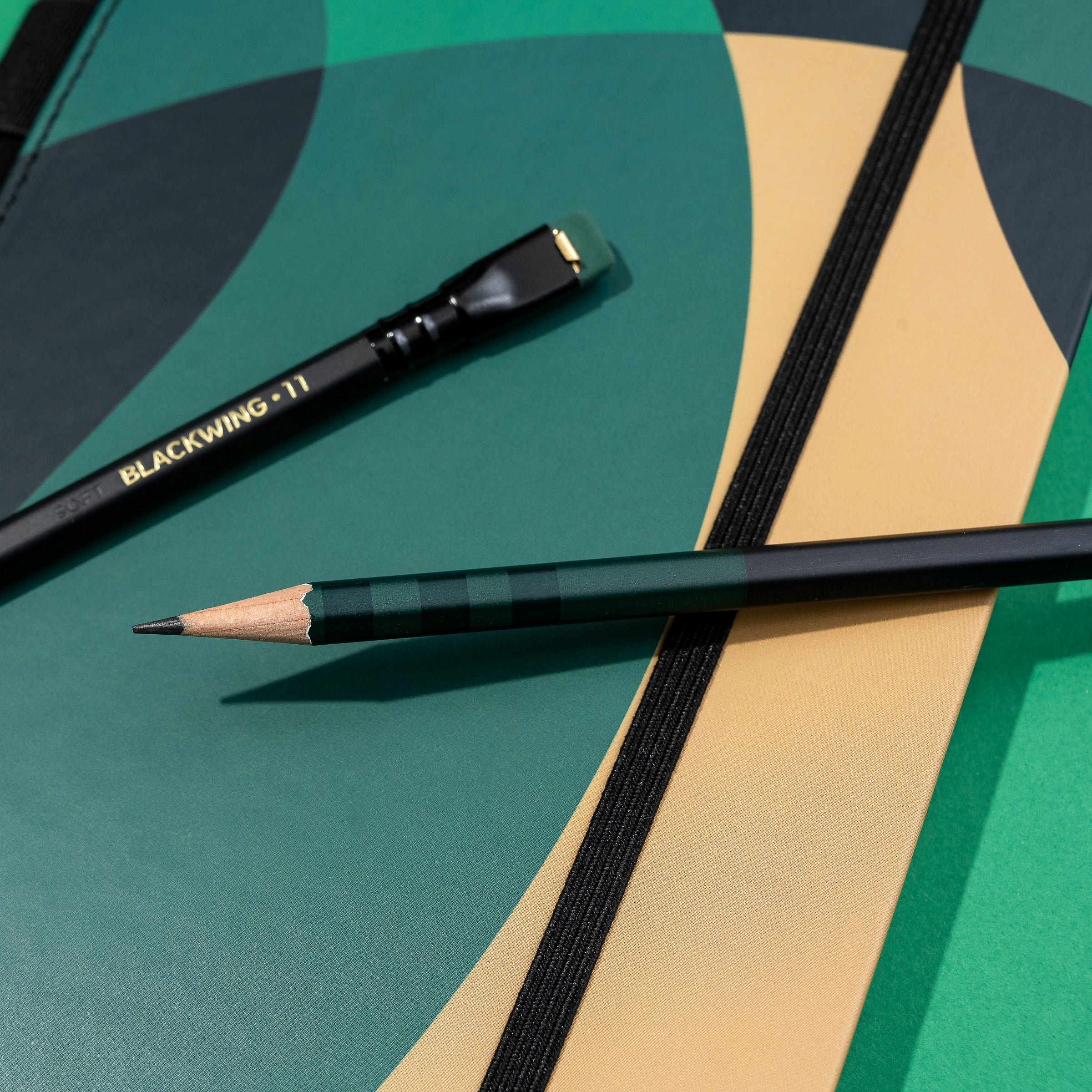 This limited edition Blackwing 11 Slate Notebook features a green, black, and gold basketball inspired cover design and features Bill Russell’s signature printed on the back.