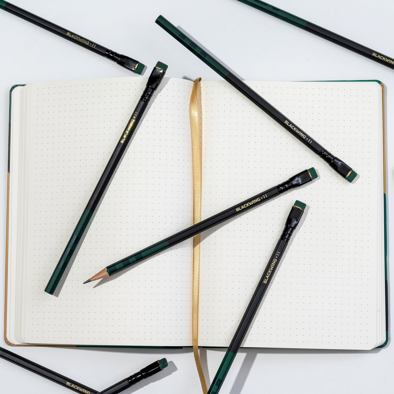 This limited edition Blackwing 11 Slate Notebook features a green, black, and gold basketball inspired cover design and features Bill Russell’s signature printed on the back.