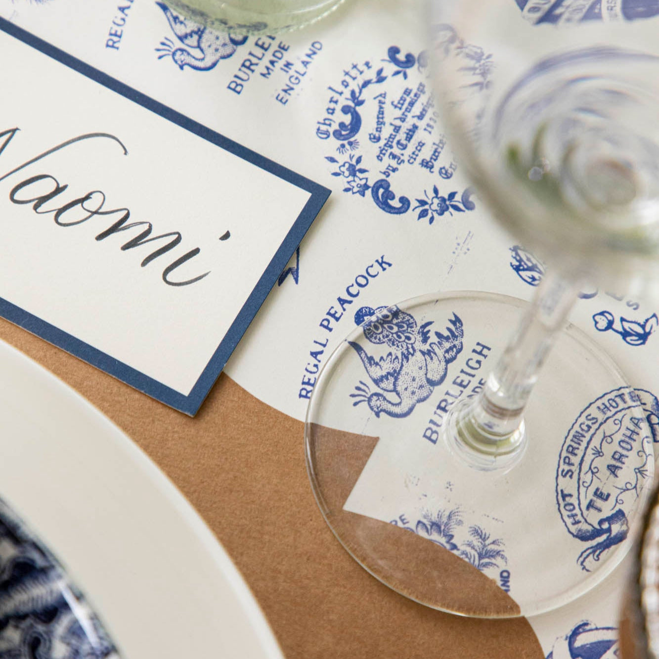 Burleigh Heritage Runner under the Kraft French Frame Placemat.