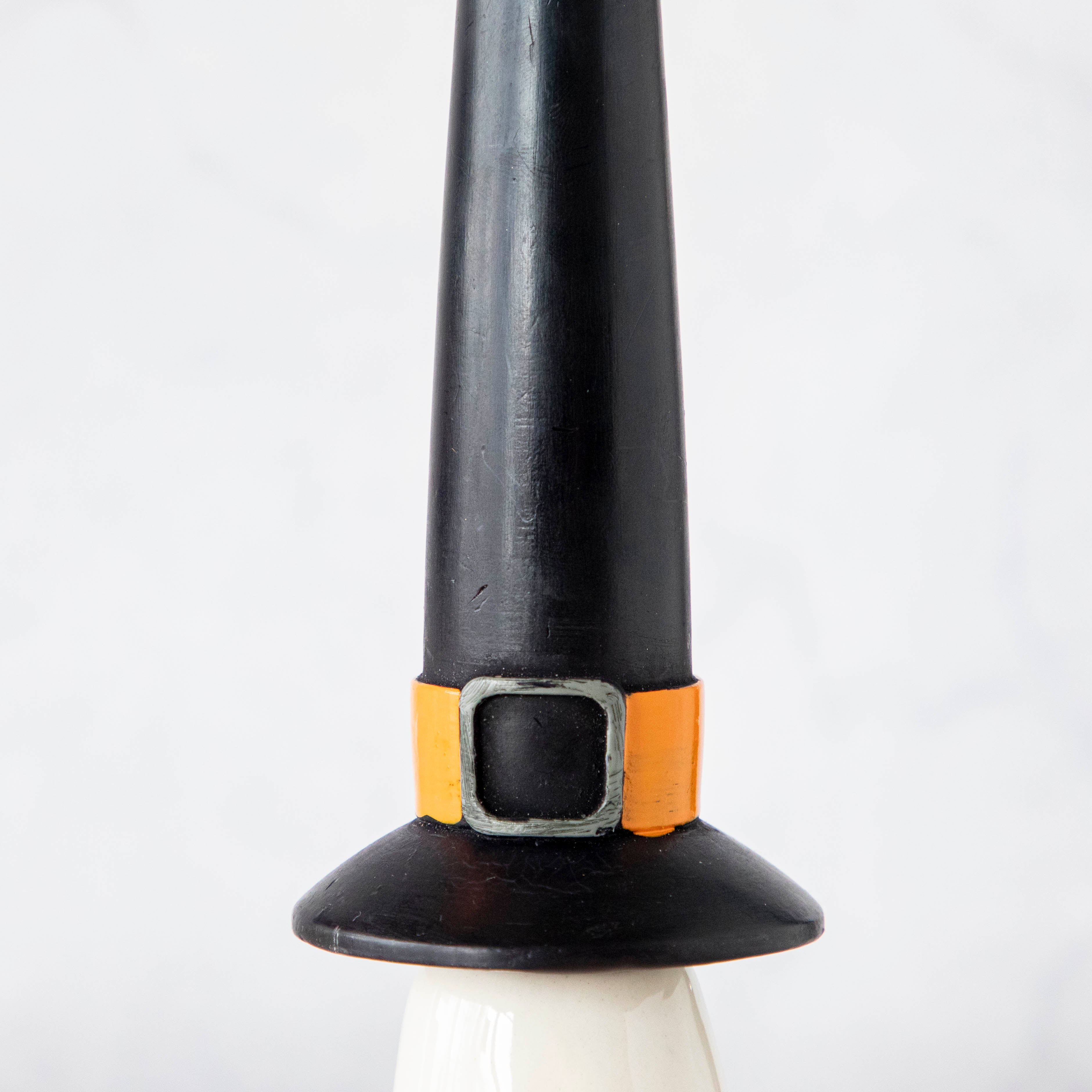 Close-up of the buckle of the witch hat candle.