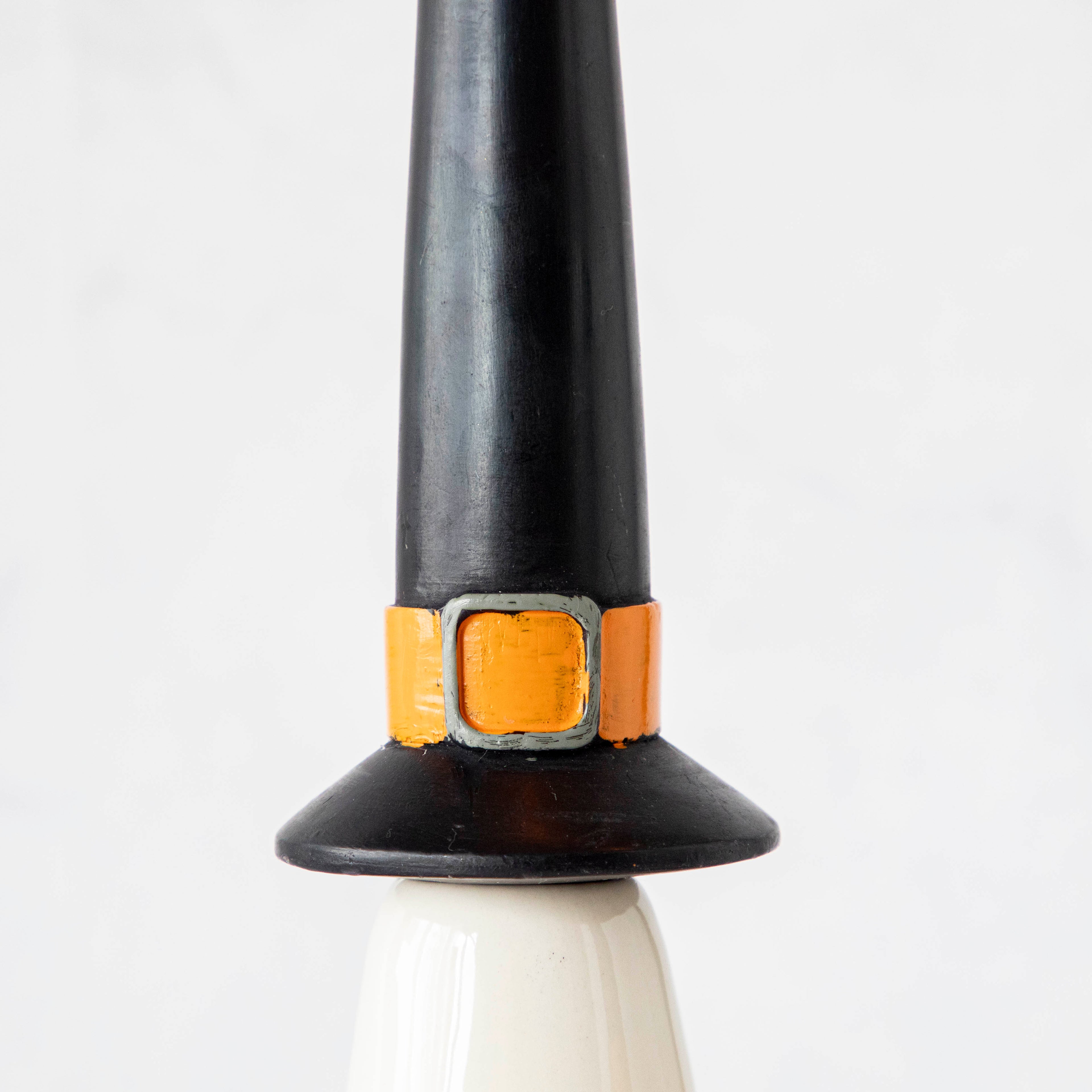 Close-up of the buckle of the witch hat candle.