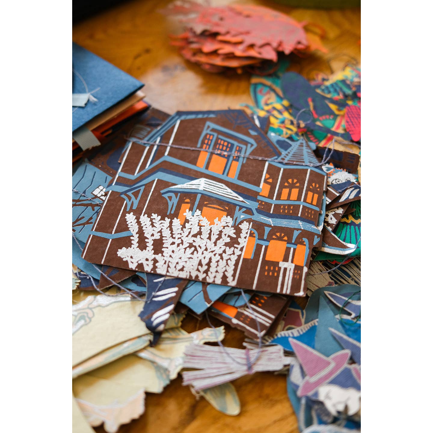 A close up of the haunted house.