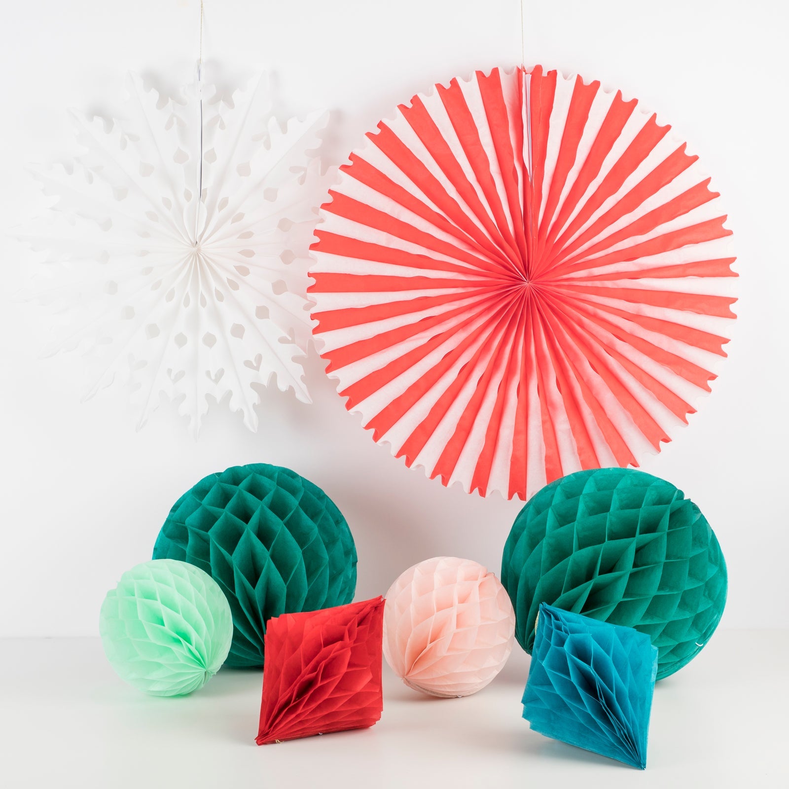 Decorative paper fans and honeycomb balls on a white background.
