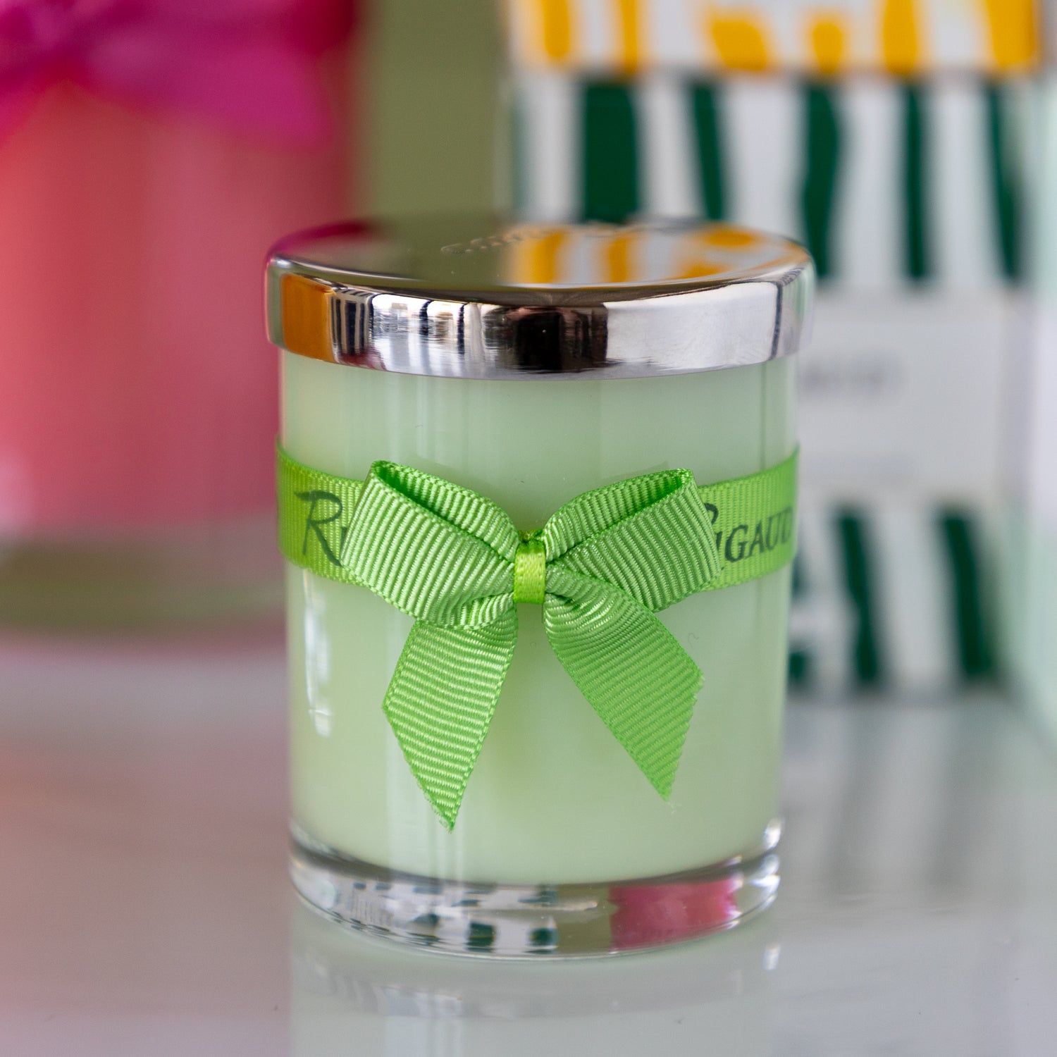 Rigaud 60g candle in the scent Jasmin De it.