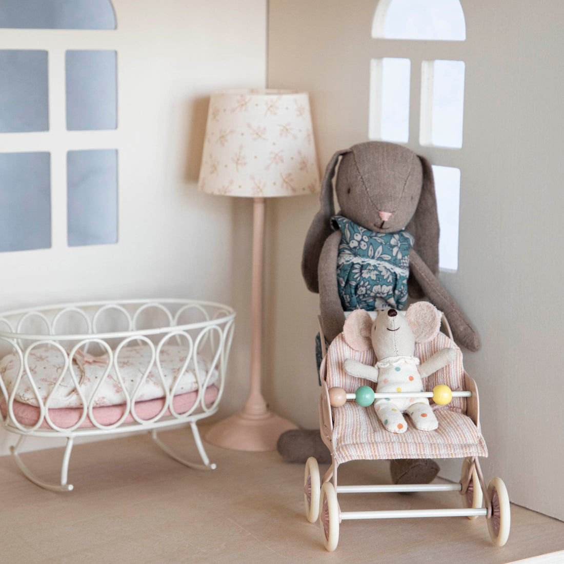 Stuffed animals positioned in a child&