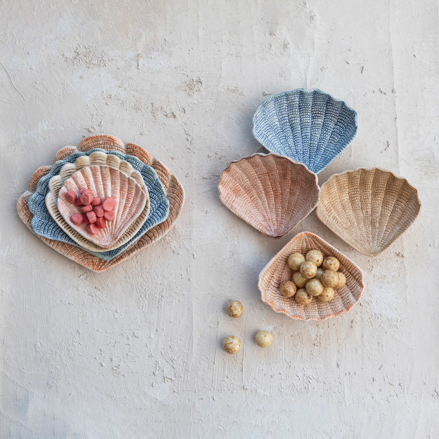 Set of 4 different sized shell shaped plates. 